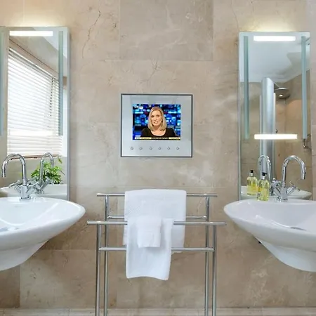 Luxury Center Penthouse - Location Apartment *